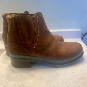 Chelsea Muck Boot sz9
